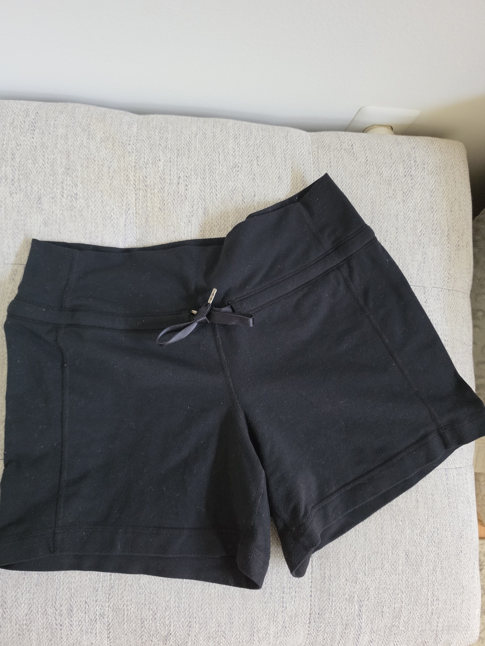 Lululemon Black Drawstring Logo Women's Knit Athletic Shorts Small 4